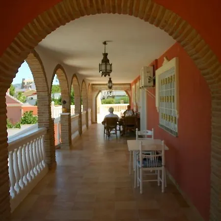 Chez L'habitant Alhaurin Bed & Breakfast 2*